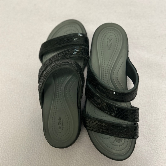Lite Ride by Crocs Black Wedge Heel Sequin Straps Sz: 7 - Picture 2 of 7